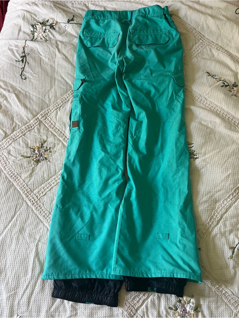 Women’s Roxy Snow Pants - Picture 9 of 10